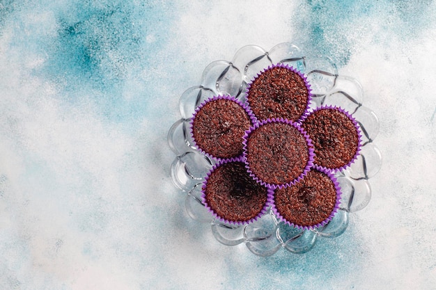 Foto grátis mini bolinhos sufle de chocolate