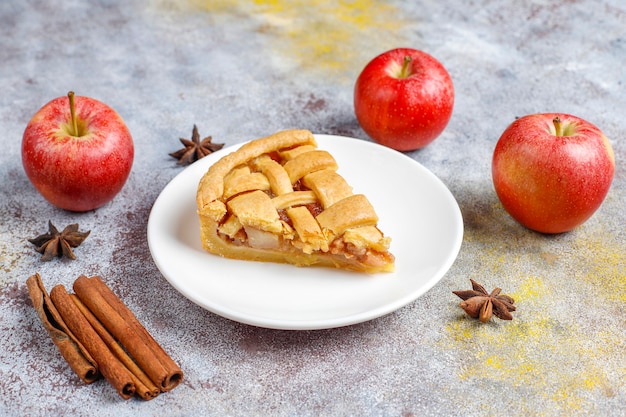 Foto grátis mini torta de maçã caseira com canela.