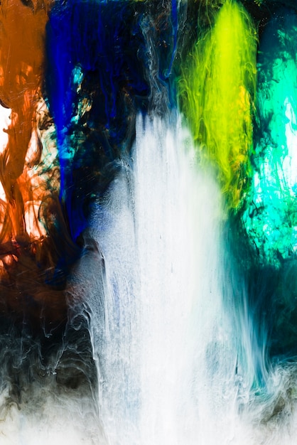 Mistura colorida de tintas vivas debaixo d&#39;água