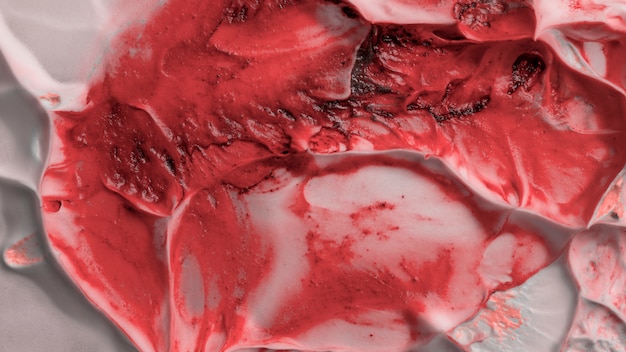 Mistura de cor vermelha em creme branco