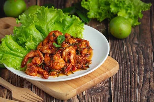 Foto grátis misture camarão frito com pasta de pimenta