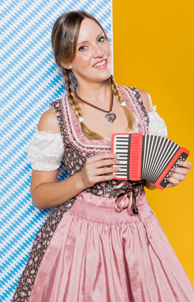 Foto grátis moça festiva com acordeão