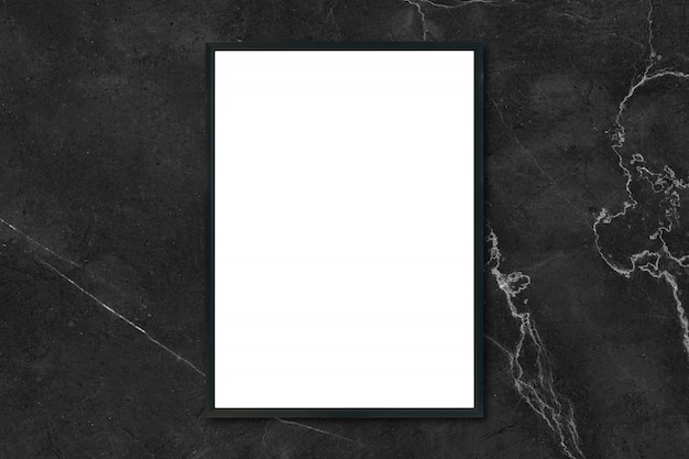 Mock up frame de imagem em branco pendurado na parede de mármore preto no quarto