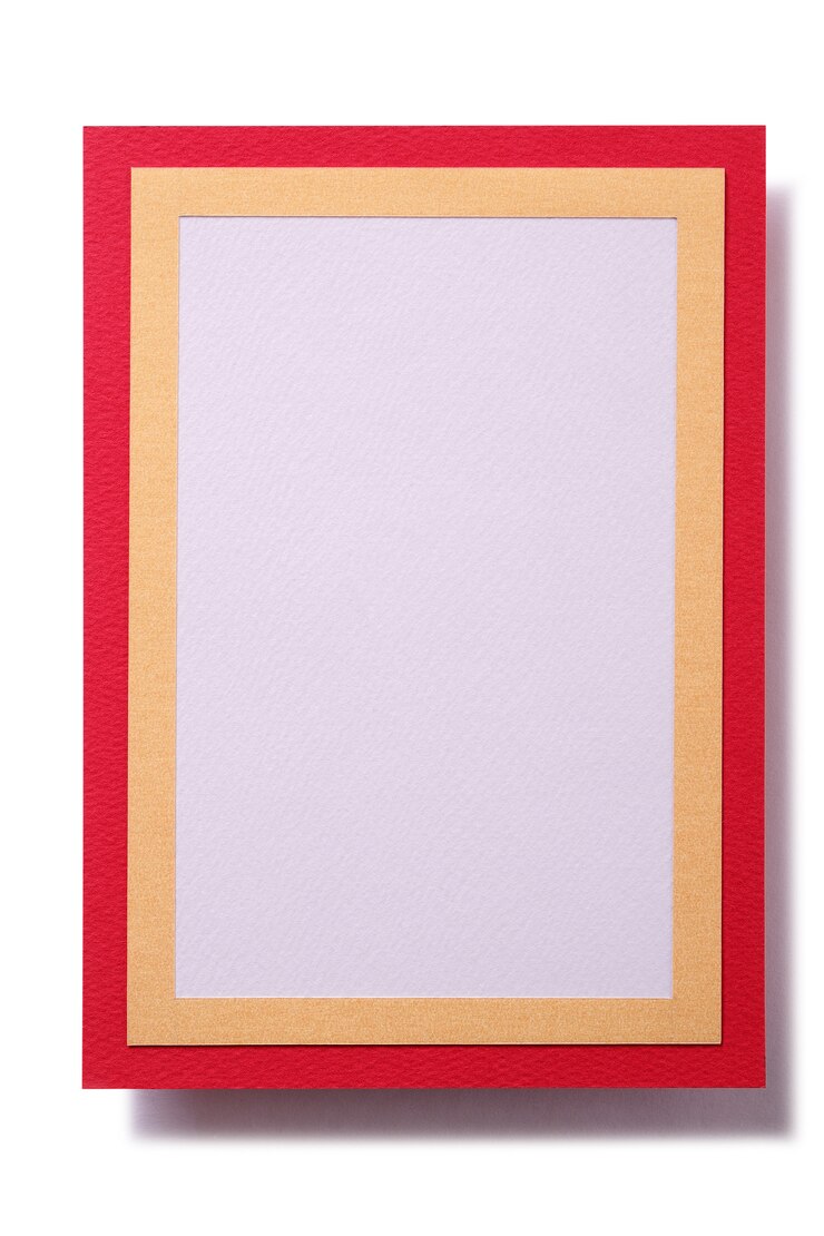 Foto grátis modelo de borda de ouro vermelho de cartão presente vertical
