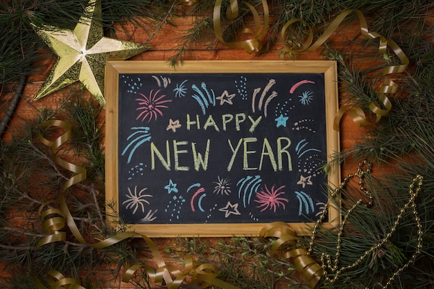 Foto grátis moldura de vista superior com mensagem de feliz ano novo