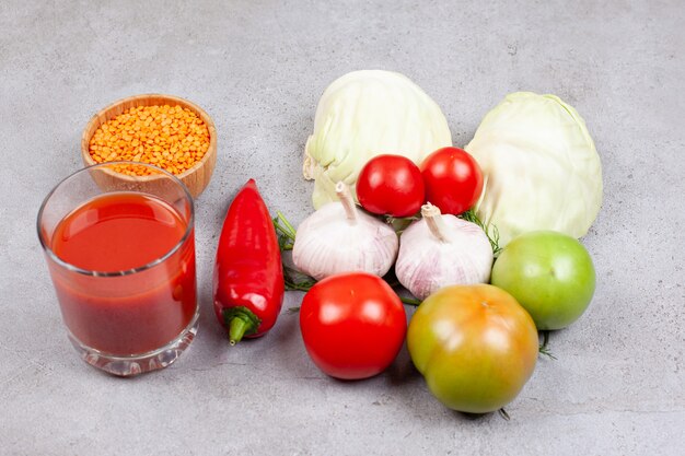 Foto grátis molho e vários tipos de vegetais