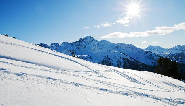 Montanha com neve no inverno