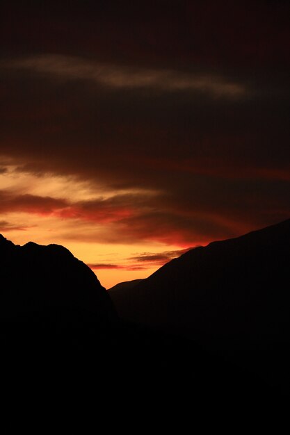 Montanhas ao pôr do sol