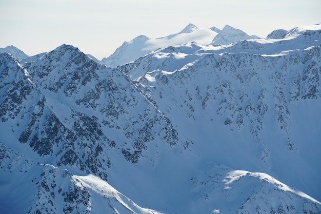 Montanhas panorâmicas nos Alpes austríacos