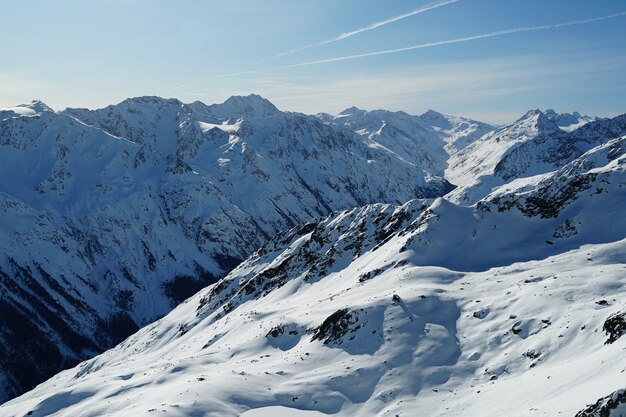 Montanhas panorâmicas nos Alpes austríacos