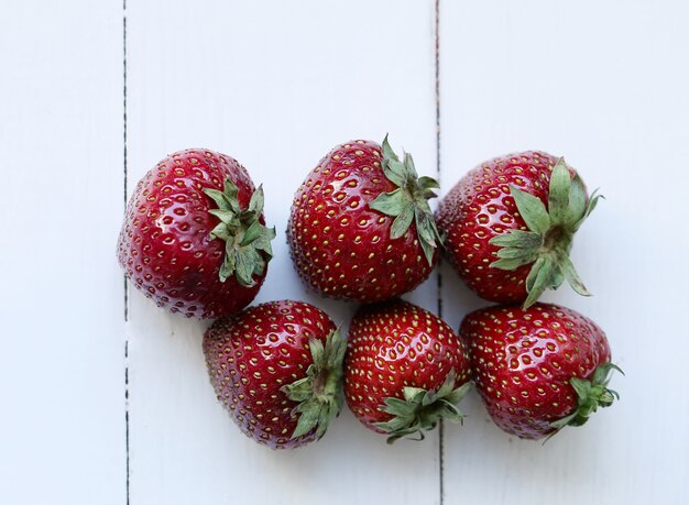 Foto grátis morangos frescos de frutas