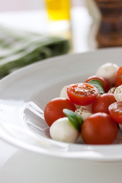 Foto grátis mozzarella com tomates