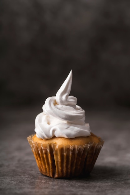 Foto grátis muffin caseiro delicioso do close-up