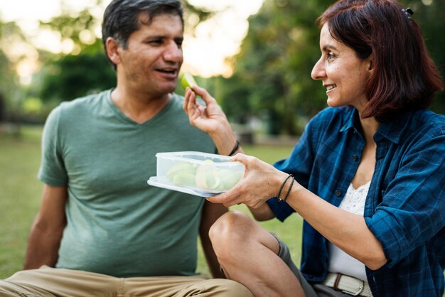 Mulher, alimentação, dela, marido, piquenique