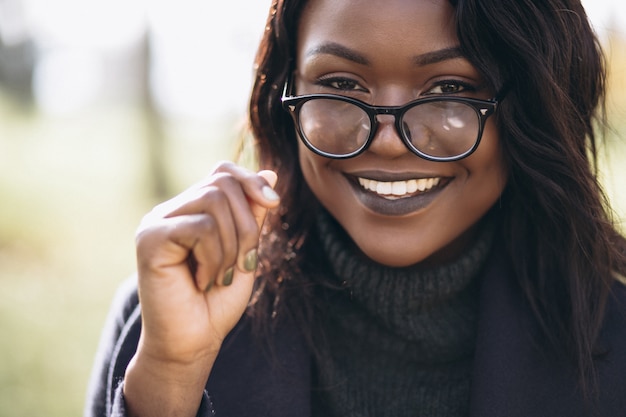 Foto grátis mulher americana africana, sorrindo, retrato