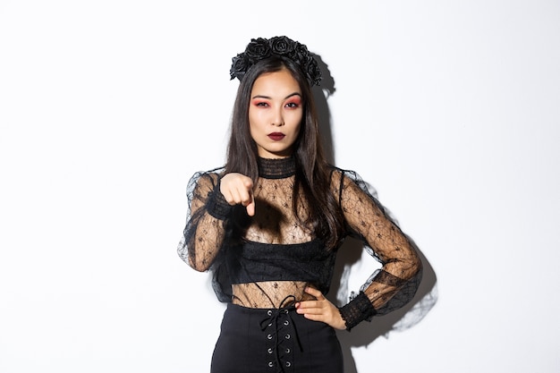 Foto grátis mulher asiática com fantasia de halloween posando