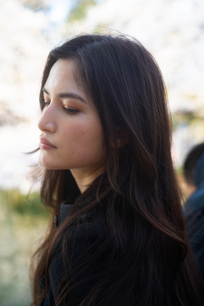 Foto grátis mulher asiática do lado de fora