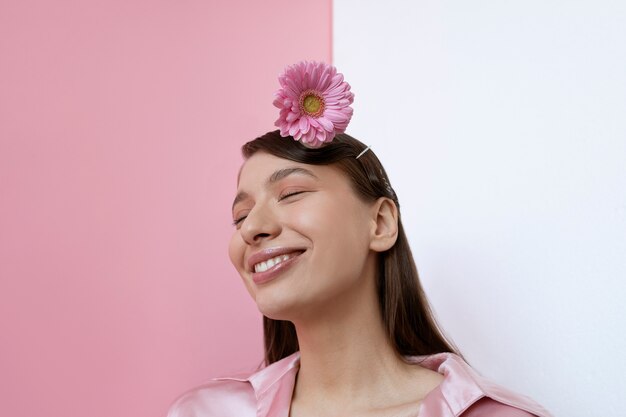 Mulher bonita com penteado na moda