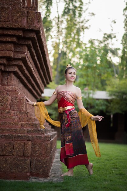 Mulher bonita, desgastar, típico, vestido tailandês