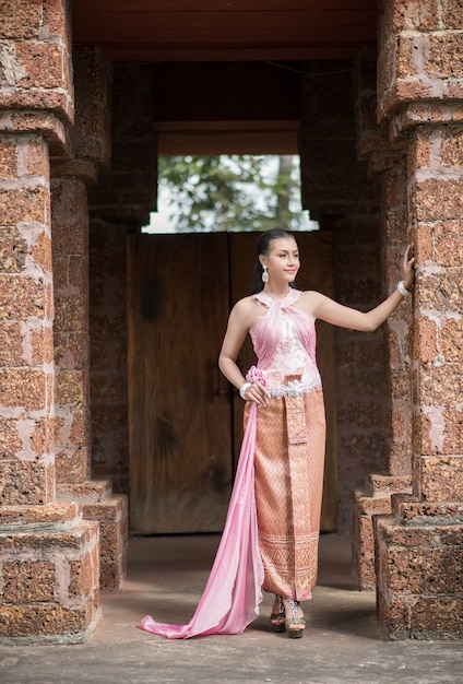 Mulher bonita, desgastar, típico, vestido tailandês