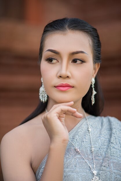 Mulher bonita, desgastar, típico, vestido tailandês
