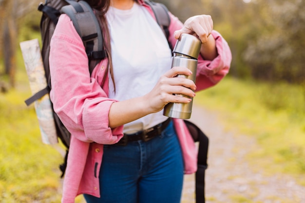 Mulher colheita, encerramento, thermos