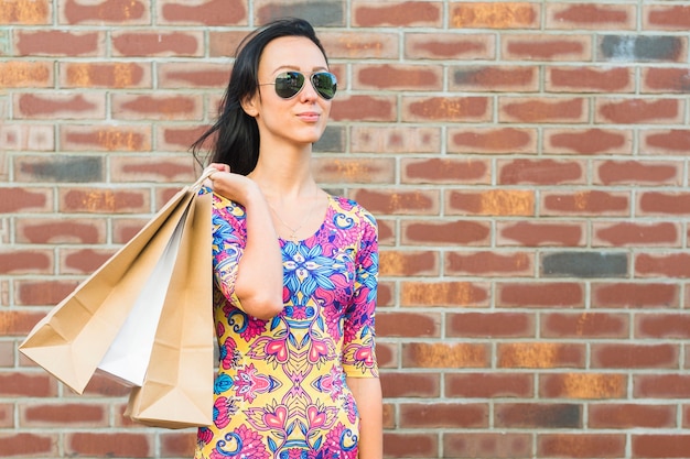 Foto grátis mulher, com, bolsas para compras
