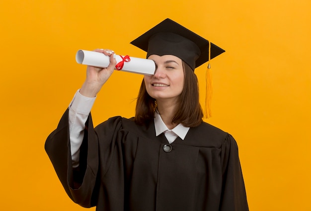 Mulher com tiro médio e diploma