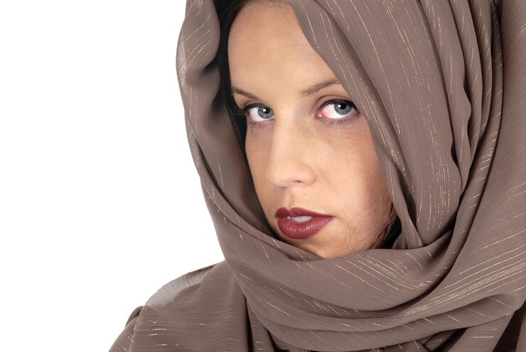 Foto grátis mulher com véu de seda close up