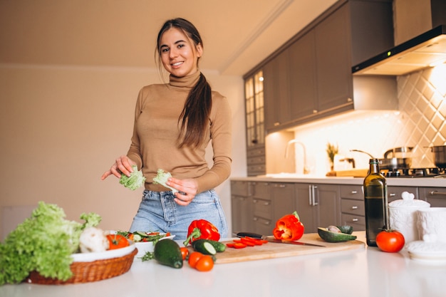 Mulher, cozinhar, em, cozinha