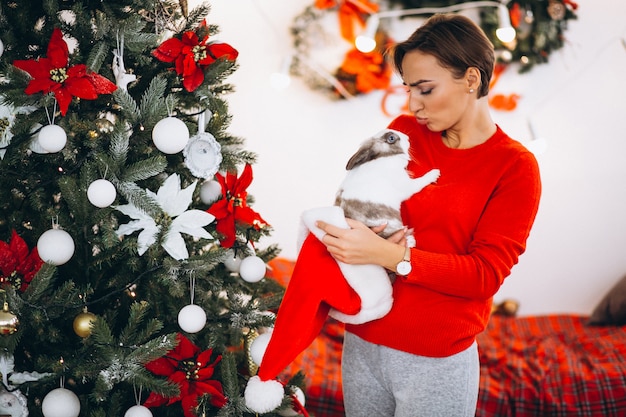 Mulher, cute, coelhinho, natal, árvore