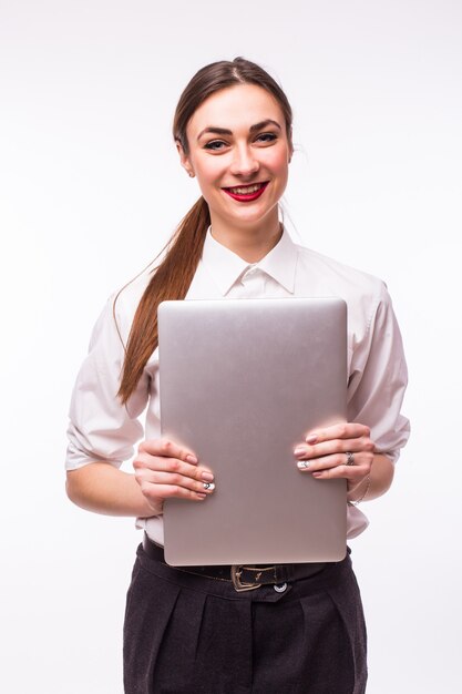 Mulher de negócios bem-sucedida está de pé em branco.