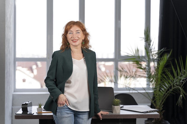 Foto grátis mulher de negócios no trabalho