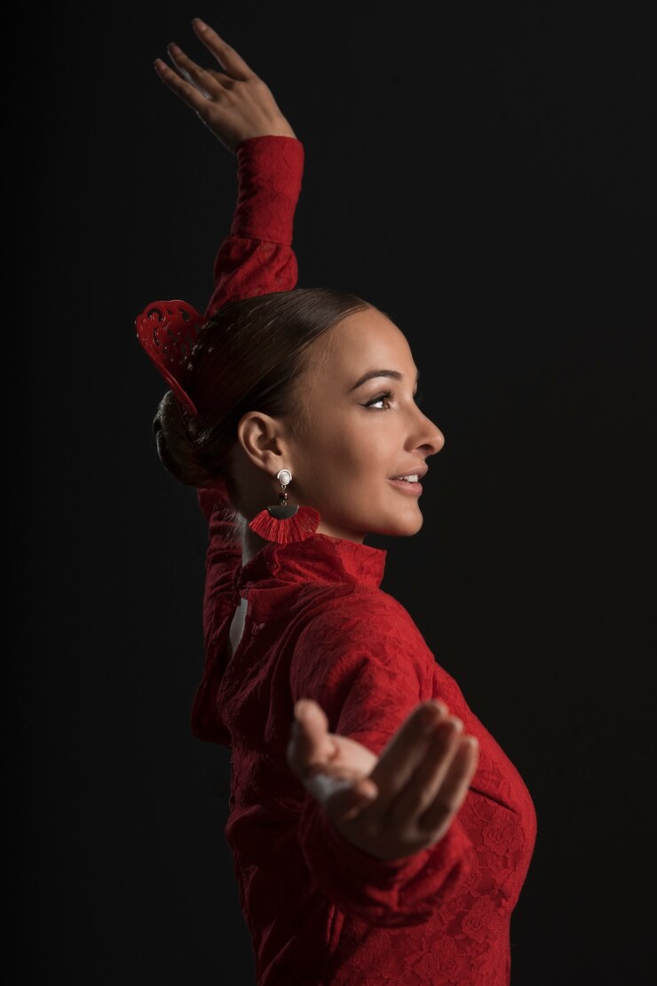 Foto grátis mulher de tiro médio posando em movimento