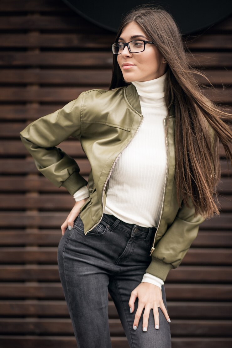 Foto grátis mulher em jaqueta