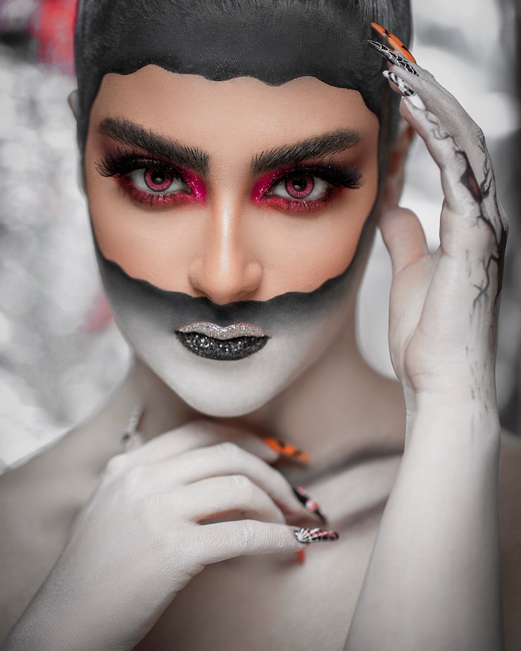Foto grátis mulher em maquiagem de baile de máscaras gótico