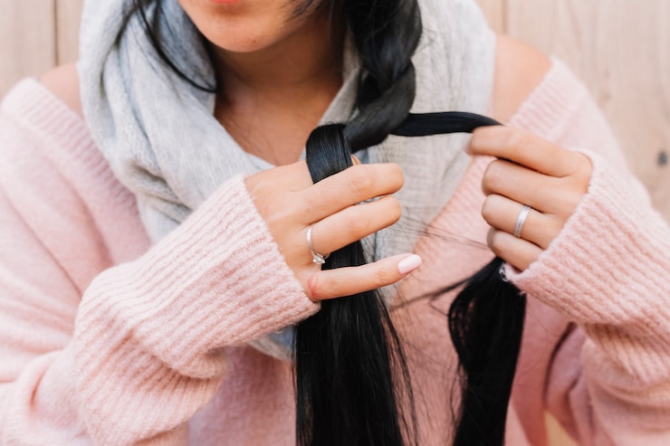 Foto grátis mulher, em, suéter, trança, cabelo