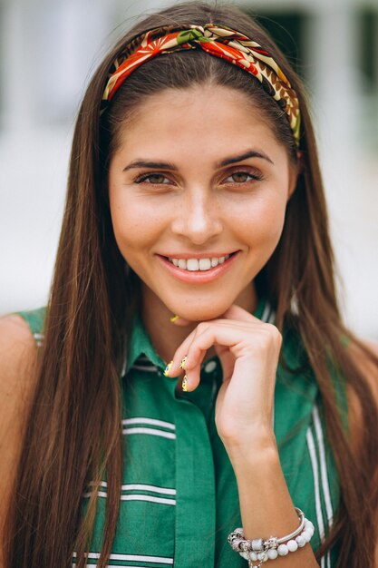 Mulher, em, vestido verde, parque