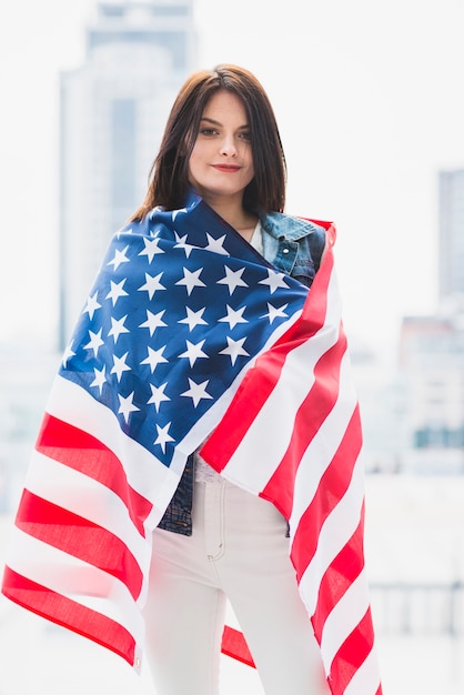 Mulher, embrulhado, em, bandeira estados unidos