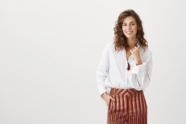 Foto grátis mulher empresária de sucesso sorrindo