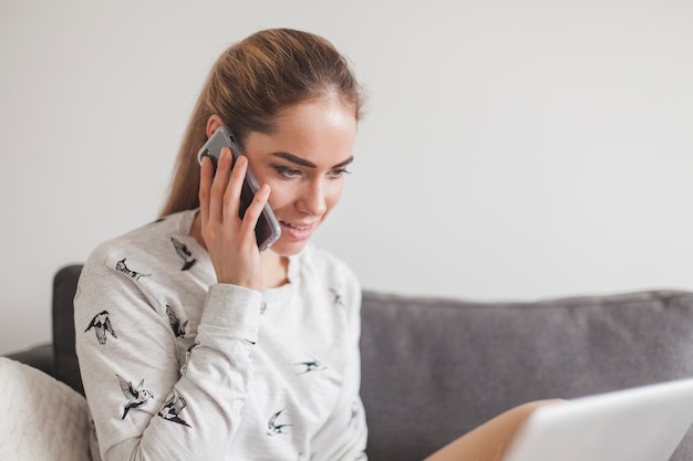 Foto grátis mulher, falando, telefone