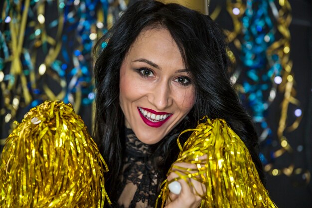 Foto grátis mulher feliz, celebrando, carnaval