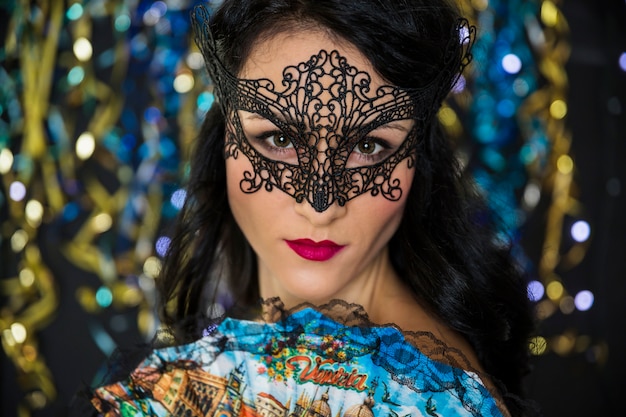 Foto grátis mulher jovem, celebrando, veneziano, carnaval