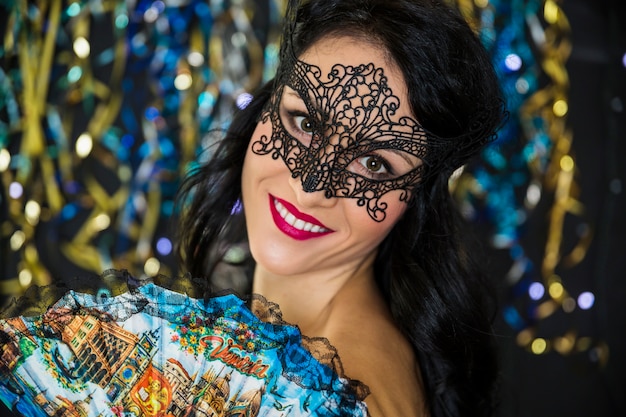 Foto grátis mulher jovem, celebrando, veneziano, carnaval