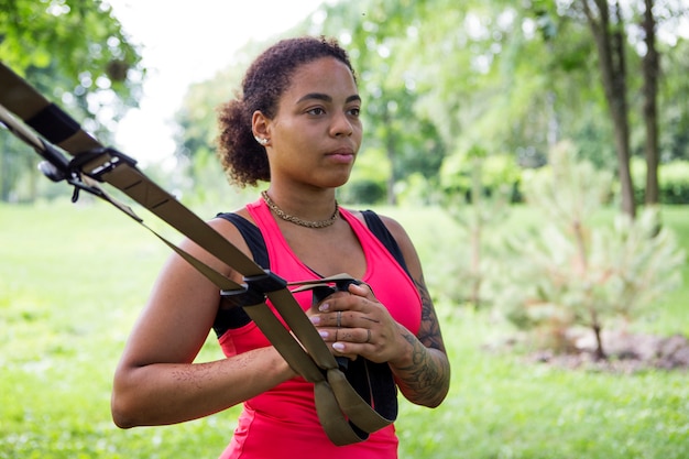 Mulher jovem, fazendo, exercício, parque