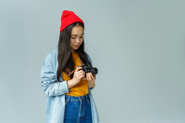 Foto grátis mulher jovem, olhando câmera