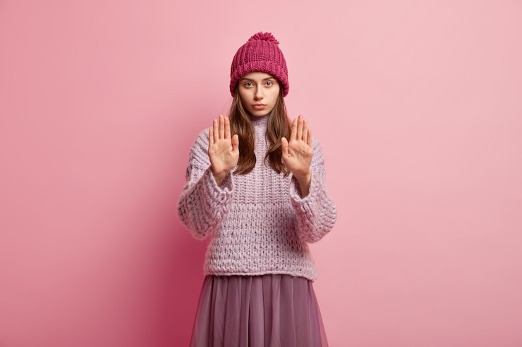 Foto grátis mulher jovem vestindo roupas da moda