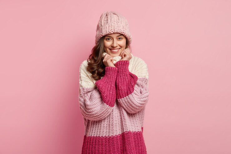 Foto grátis mulher jovem vestindo roupas de inverno