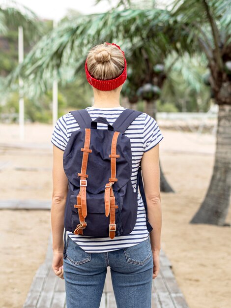 Foto grátis mulher jovem, viajando