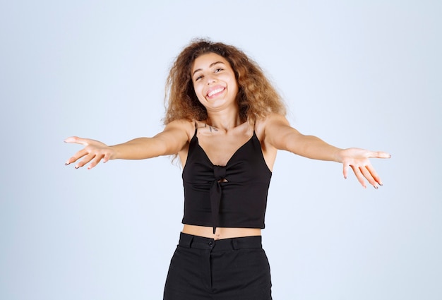 Foto grátis mulher loira dando poses lindas e sedutoras.